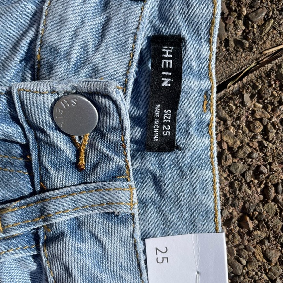 High Waisted Light Wash Mom Jeans - Picture 2 of 3